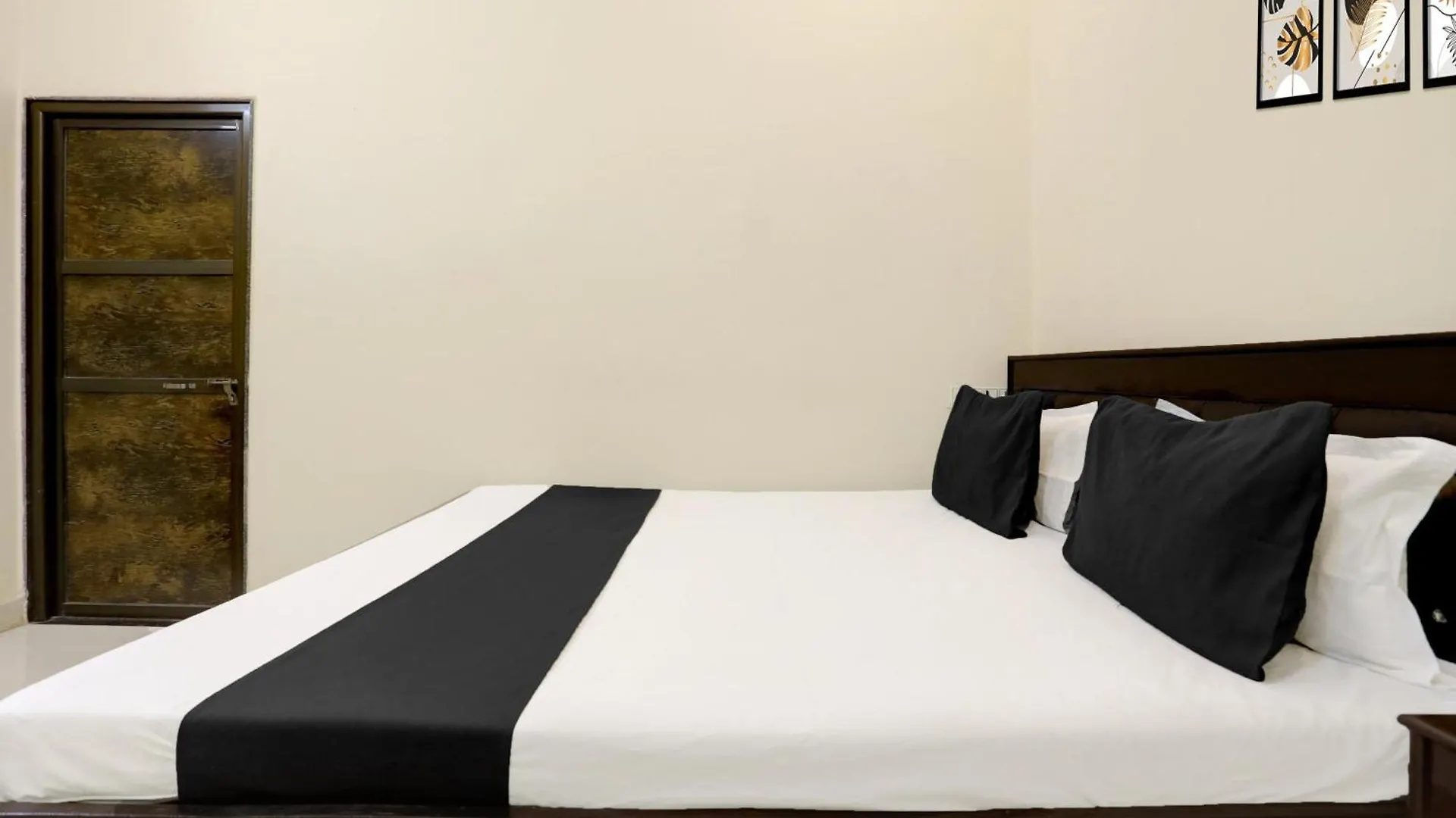 Hotel O Yatharth Inn Paying Guest House Βαρανάσι 3*,  Ινδία
