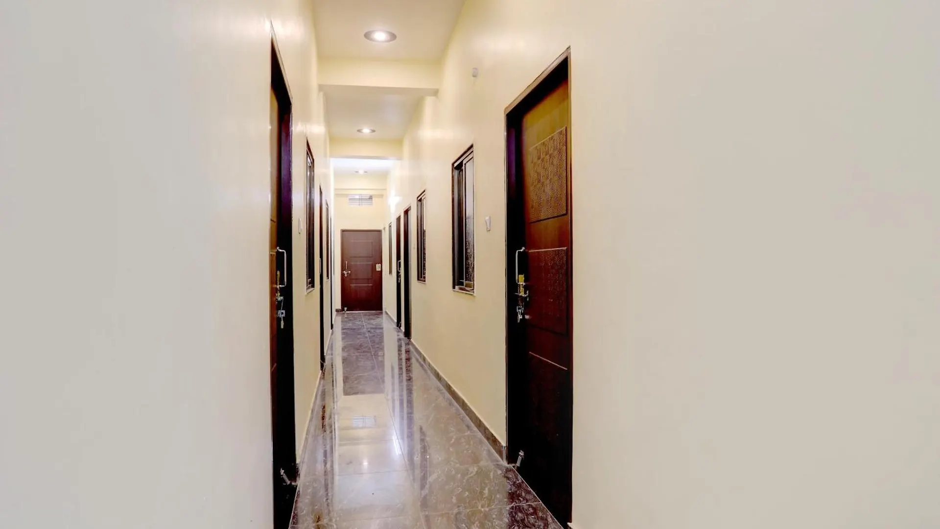 ***  Hotel O Yatharth Inn Paying Guest House Βαρανάσι Ινδία