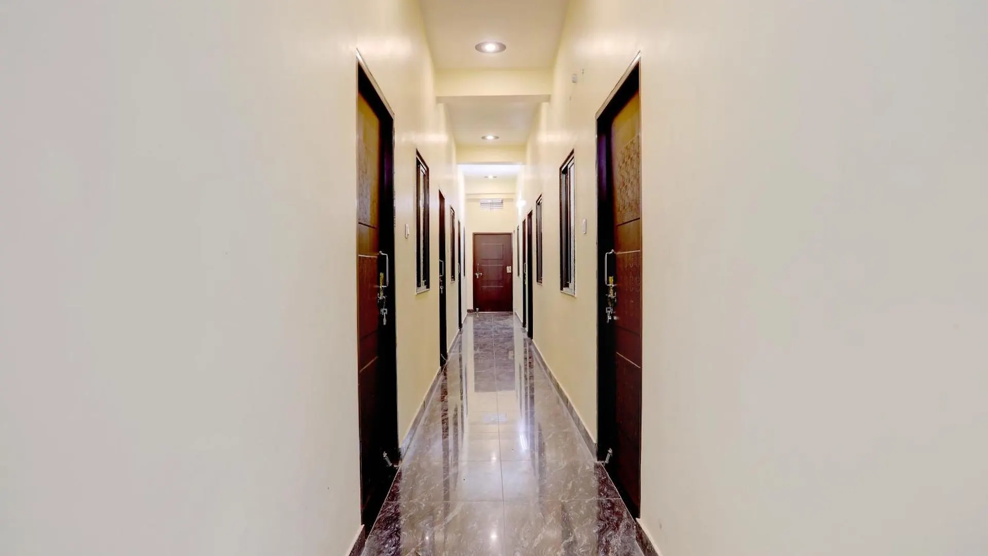 Hotel O Yatharth Inn Paying Guest House Βαρανάσι
