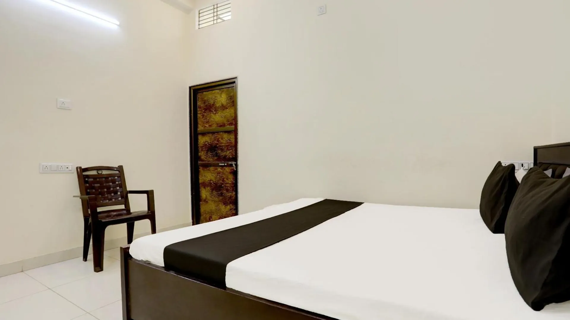 Hotel O Yatharth Inn Paying Guest House Βαρανάσι