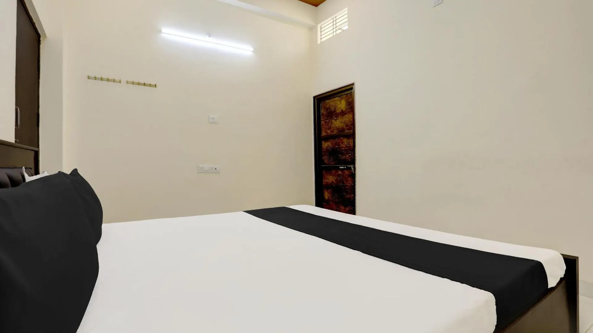 Hotel O Yatharth Inn Paying Guest House Βαρανάσι Ινδία