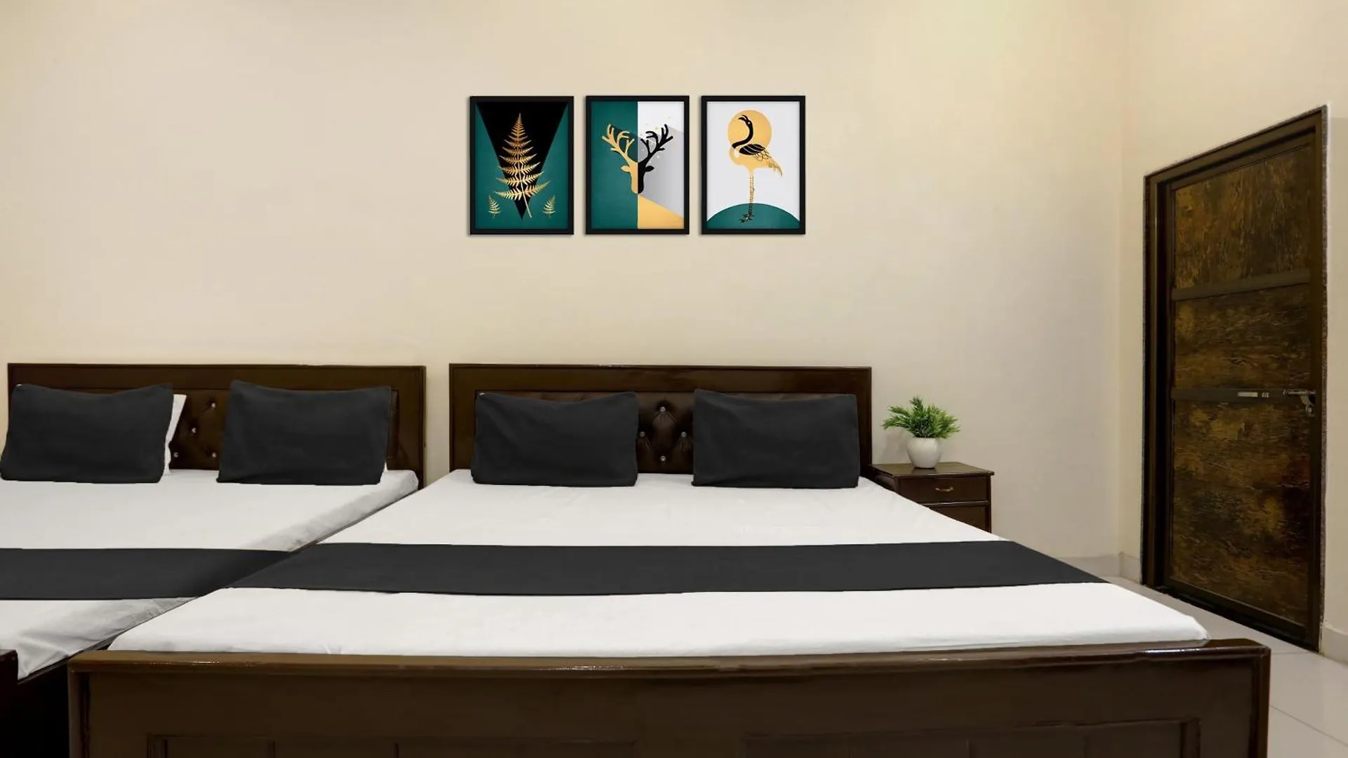 Hotel O Yatharth Inn Paying Guest House Βαρανάσι