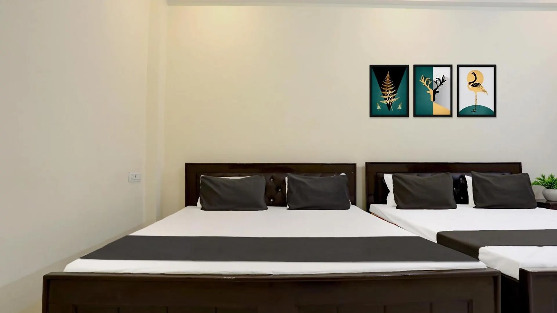 Hotel O Yatharth Inn Paying Guest House Βαρανάσι