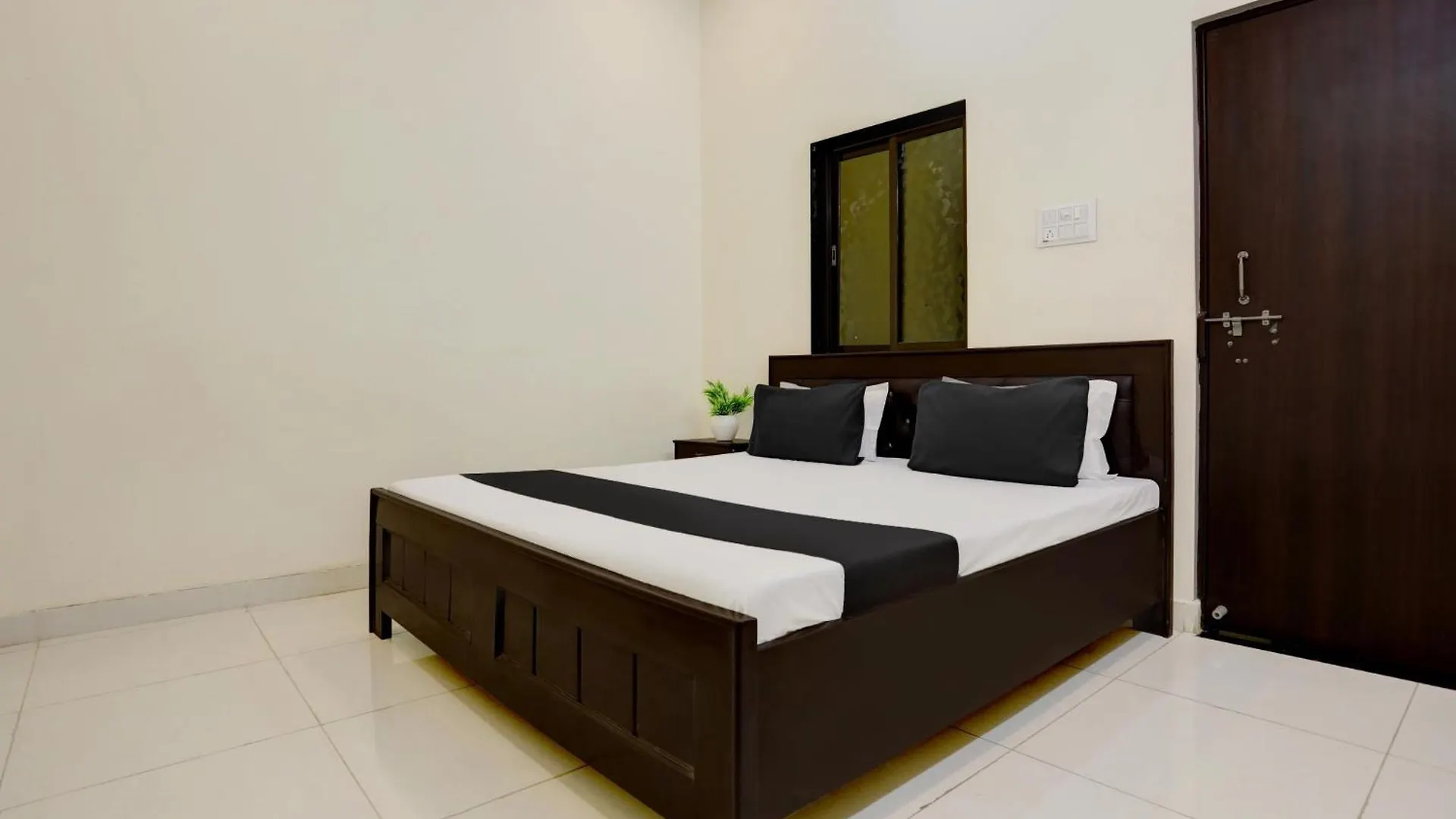 Hotel O Yatharth Inn Paying Guest House Βαρανάσι 3*,