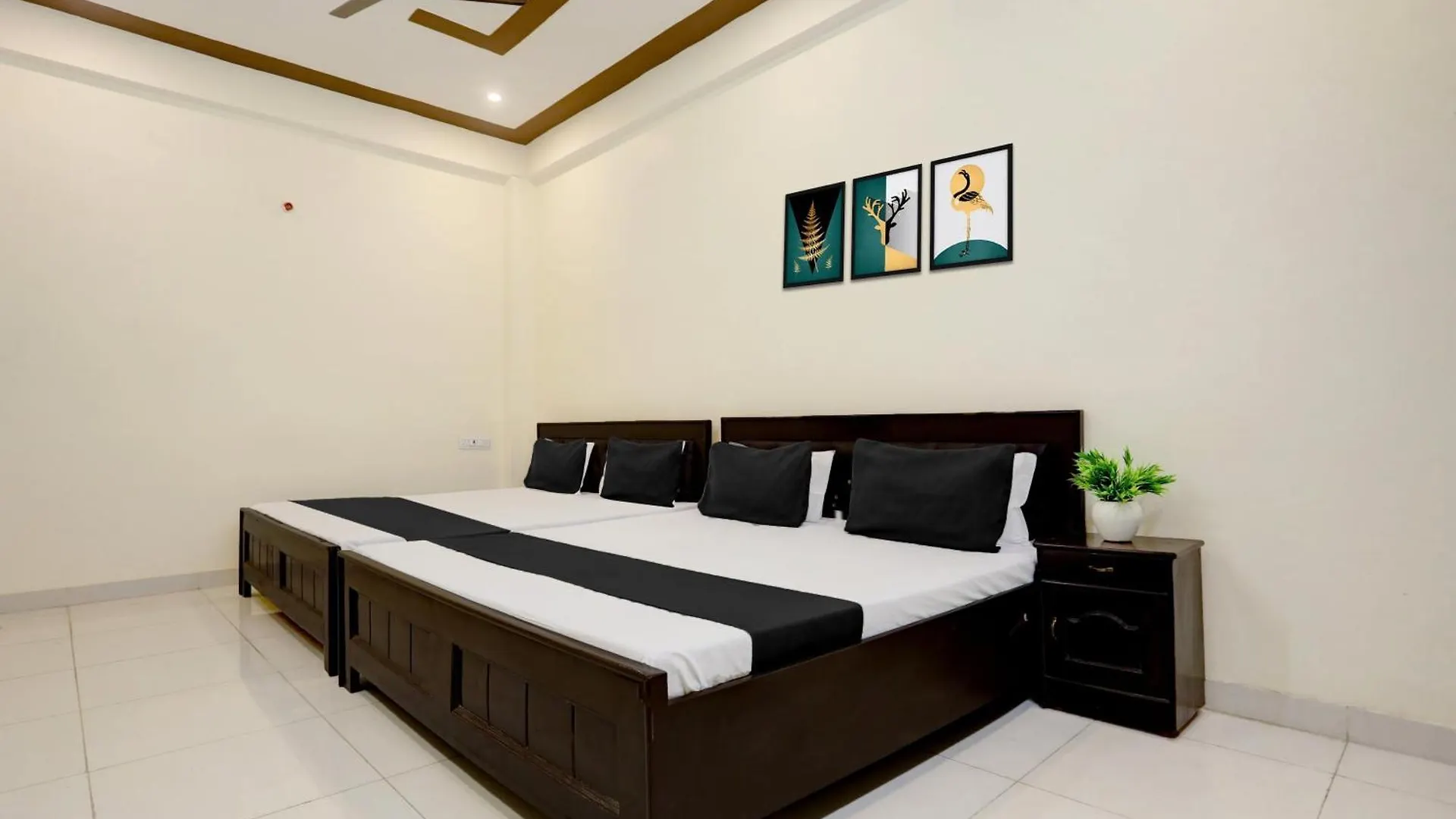 Hotel O Yatharth Inn Paying Guest House Βαρανάσι 3*,  Ινδία