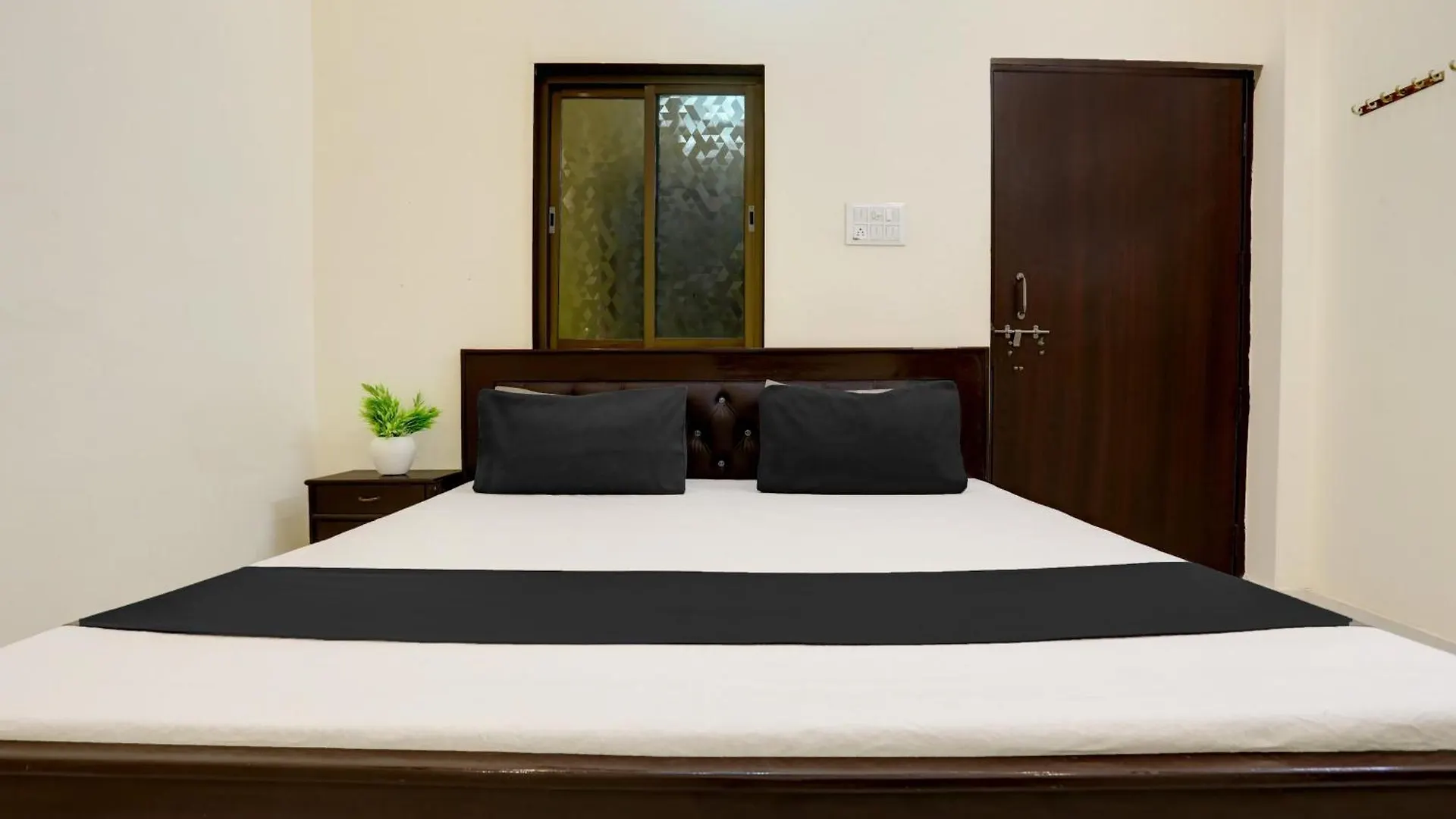 Hotel O Yatharth Inn Paying Guest House Βαρανάσι